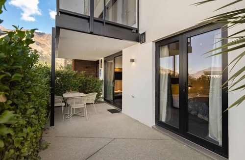 Arthur's Point Apartment | Residence Du Parc - Apt 5 at the base of Coronet Peak