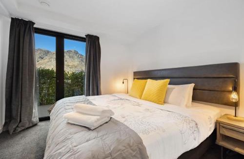 Arthur's Point Apartment | Residence Du Parc - Apt 5 at the base of Coronet Peak