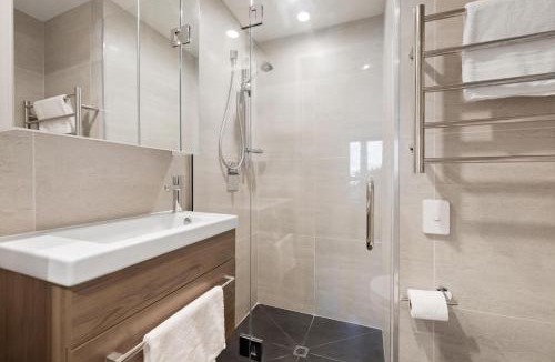 Arthur's Point Apartment | Residence Du Parc - Apt 5 at the base of Coronet Peak