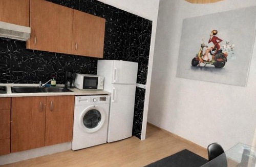 Ibiza House | Retiro Rooms Madrid Cerca del Parque Retiro y Movistar Arena