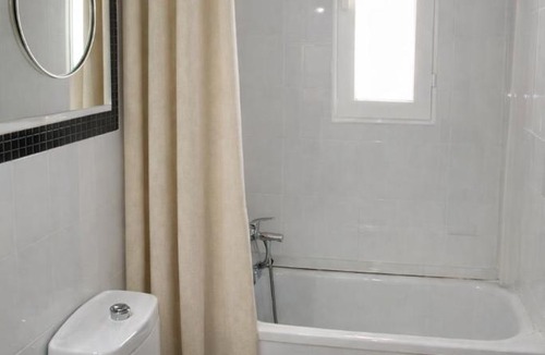 Ibiza House | Retiro Rooms Madrid Cerca del Parque Retiro y Movistar Arena