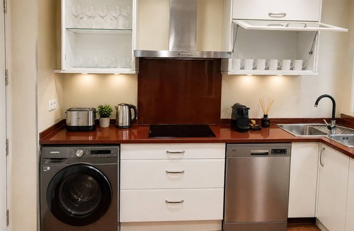 Jeronimos Apartment | Retiro XII Exclusive Stay