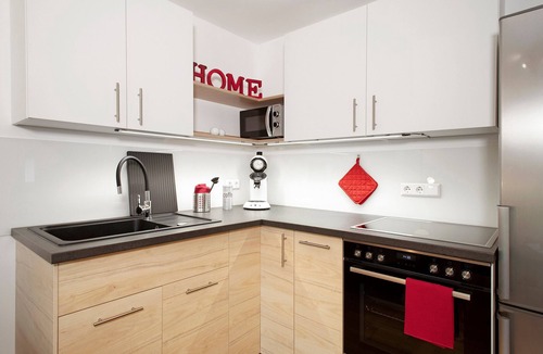 Schnetzenhausen Apartment | Rieke’s Apartment with Private Terrace and Wi-Fi