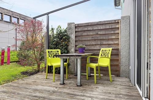 Schnetzenhausen Apartment | Rieke’s Apartment with Private Terrace and Wi-Fi