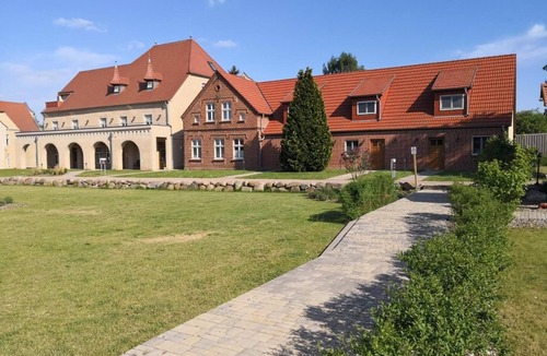 Stolpe b. Anklam Apartment | Ritter Dietrich Wf-47 - Der Westflügel