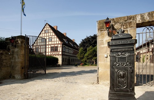 Erlabronn Apartment | Rittmeister FeWo in the historic manor with swimming pool and sauna
