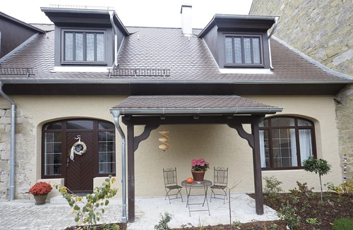 Erlabronn Apartment | Rittmeister FeWo in the historic manor with swimming pool and sauna