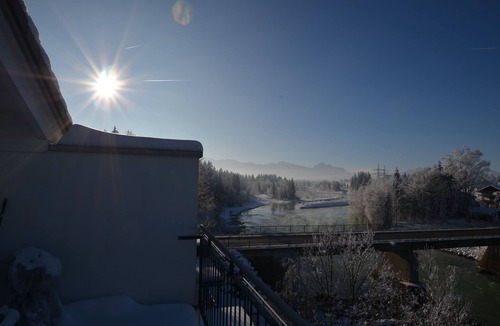 Grundl Apartment | "Riverside WG 10: your perfect retreat for unforgettable adventures!"