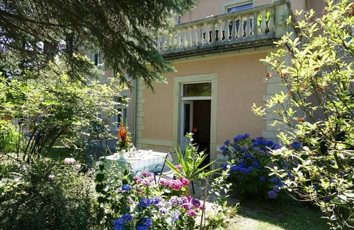 Weisser Hirsch Apartment | Romantic 5-room-apt. in historical villa, grand piano, terrace & garden, quiet