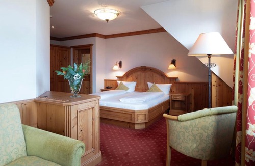 Adelsdorf Hotel | Romantik Landhotel 3Kronen