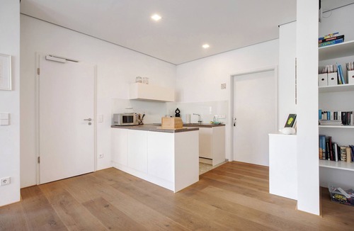 Voehringen Apartment | Room '1' with Shared Terrace and Wi-Fi