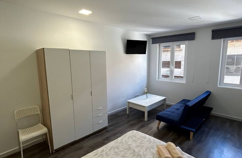 Quintans House | ROOM 2 WITH STREET VIEW