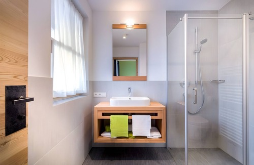 Valle San Silvestro Apartment | Room 'Altmessnerhof Wiesenklee Zimmer' with Mountain View, Shared Terrace and Wi-Fi