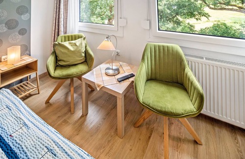 Kirchhundem Apartment | Room 'Double Room with Shower/WC' with Shared Terrace, Garden & Wi-Fi