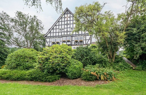 Kirchhundem Apartment | Room 'Double Room with Shower/WC' with Shared Terrace, Garden & Wi-Fi