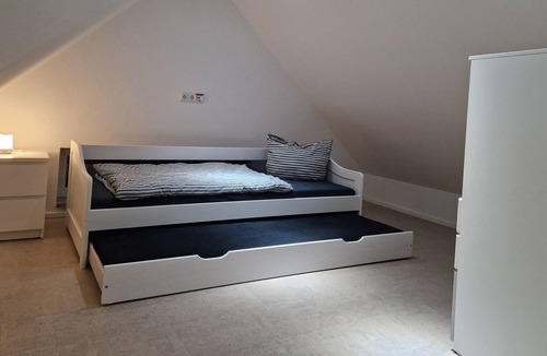 Maxhutte-Haidhof House | Room for two in shared apartment