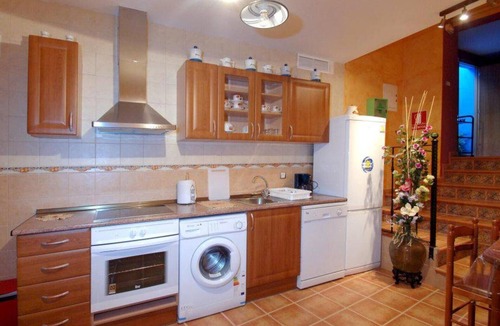 Maluenda House | Room 'Habitación Matrimonio' with Wi-Fi and Air Conditioning