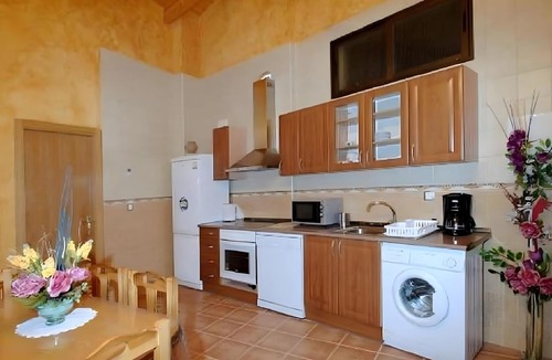 Maluenda House | Room 'Habitación Matrimonio' with Wi-Fi and Air Conditioning