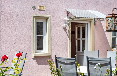 Iphofen Apartment | Room 'Lutz - Zimmer 1' with Shared Terrace, Shared Garden and Wi-Fi