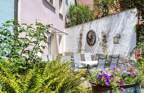 Iphofen Apartment | Room 'Lutz - Zimmer 2' with Shared Terrace, Shared Garden and Wi-Fi