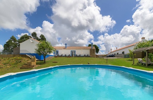 Sao Luis Apartment | Room 'Monte Do Sol 2' with Mountain View, Wi-Fi and Air Conditioning