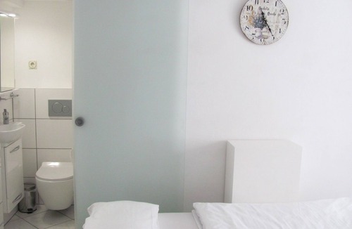 Memmingen House | Room No 7 - Apartment Storchenfärbe