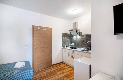 Berg Apartment | Room 'Zimmer 5' with Wi-Fi
