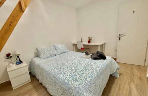 Pozuelo de Alarcon Apartment | Rosa Rooms, Habitación con baño privado