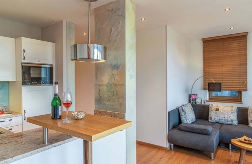 Pelham Apartment | Rosengarten, 66 qm Souterrain, 2 separate Schlafzimmer, 2 Bäder