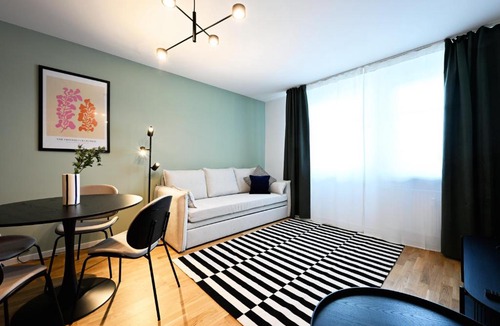 Fuerth Apartment | Rosengarten Apartments Fürth, Moderne Serviced Apartments in Citylage, ganze Ferienwohnung 50 m2, nahe Nürnberg, Metro, Sauna, Frühstück & Parkplatz