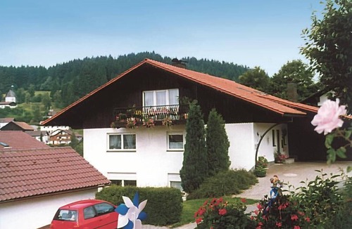 Sankt Englmar Apartment | Ruhig gelegenes 50qm Ferienstudio mit Balkon, Haustire auf Anfrage erlaubt