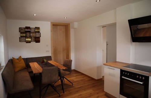 Landeck Apartment | Ruhige Ferienwohnung in den Tiroler Bergen
