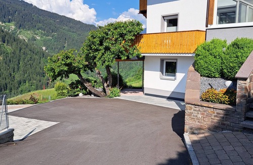 Landeck Apartment | Ruhige Ferienwohnung in den Tiroler Bergen