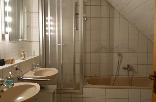 Altenfurt House | Ruhiges Zimmer Nähe Nürnberg Messe mit Wallbox