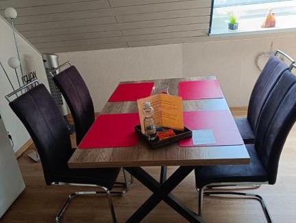 Westerholt Apartment | Ruhrpott-Traum - stylische, moderne und chice Wohnung mit 2 SZ