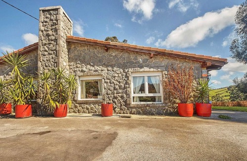 Bareyo Cottage | Rural Charm Near the Sea: Casa Íntegra in Ajo