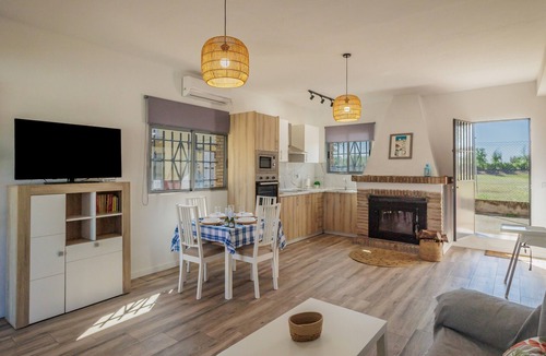 Carmona Cottage | Rural House 'Villa Manolita' with Private Pool, Wi-Fi and Air Conditioning