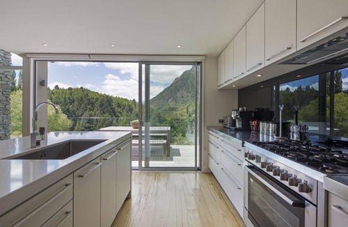 Arthur's Point House | Rustic 4-Bedroom Home in Arthurs Point