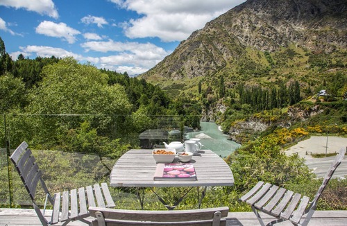 Arthur's Point House | Rustic 4-Bedroom Home in Arthurs Point