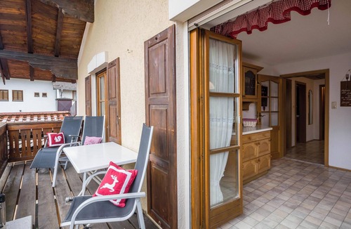 Windschnur House | Rustic Holiday Home Annelies with Wi-Fi, Garden, Terrace