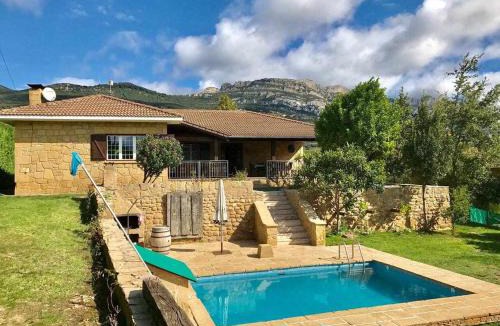 Ganuza House | Sagasti-Enea Villa con Piscina y Tenis en la Rioja