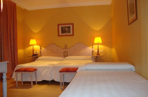 Navarrete Hotel | San Camilo