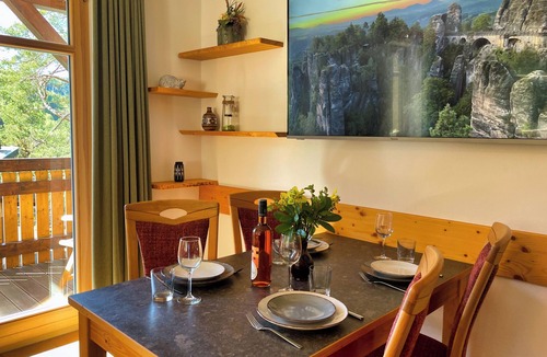Niederrathen Apartment | Sandsteinwohnung mit 2 Schlafzimmern, Balkonen und Kamin im Sandsteinidyll