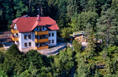 Niederrathen Apartment | Sandsteinwohnung mit 2 Schlafzimmern, Balkonen und Kamin im Sandsteinidyll