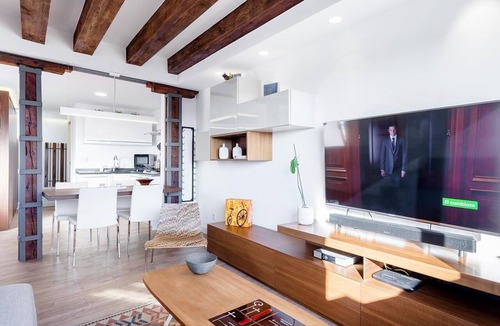 Huertas Apartment | Santa Ana Apartment by Flatsweethome
