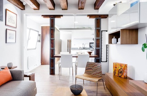 Huertas Apartment | Santa Ana Apartment by Flatsweethome