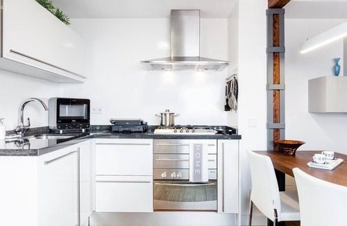 Huertas Apartment | Santa Ana Apartment by Flatsweethome