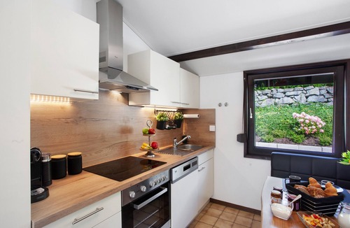 Feriendorf Hennesee House | Sauerland Holiday Home at Hennesee with Lake View, Private Terrace and Sauna