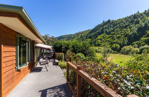 Arrowtown Cottage | Sawmillers Retreat - Arrowtown Holiday Home