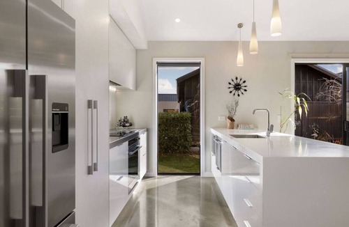 Jacks Point House | Scenic Mountainview Stay in Queenstown